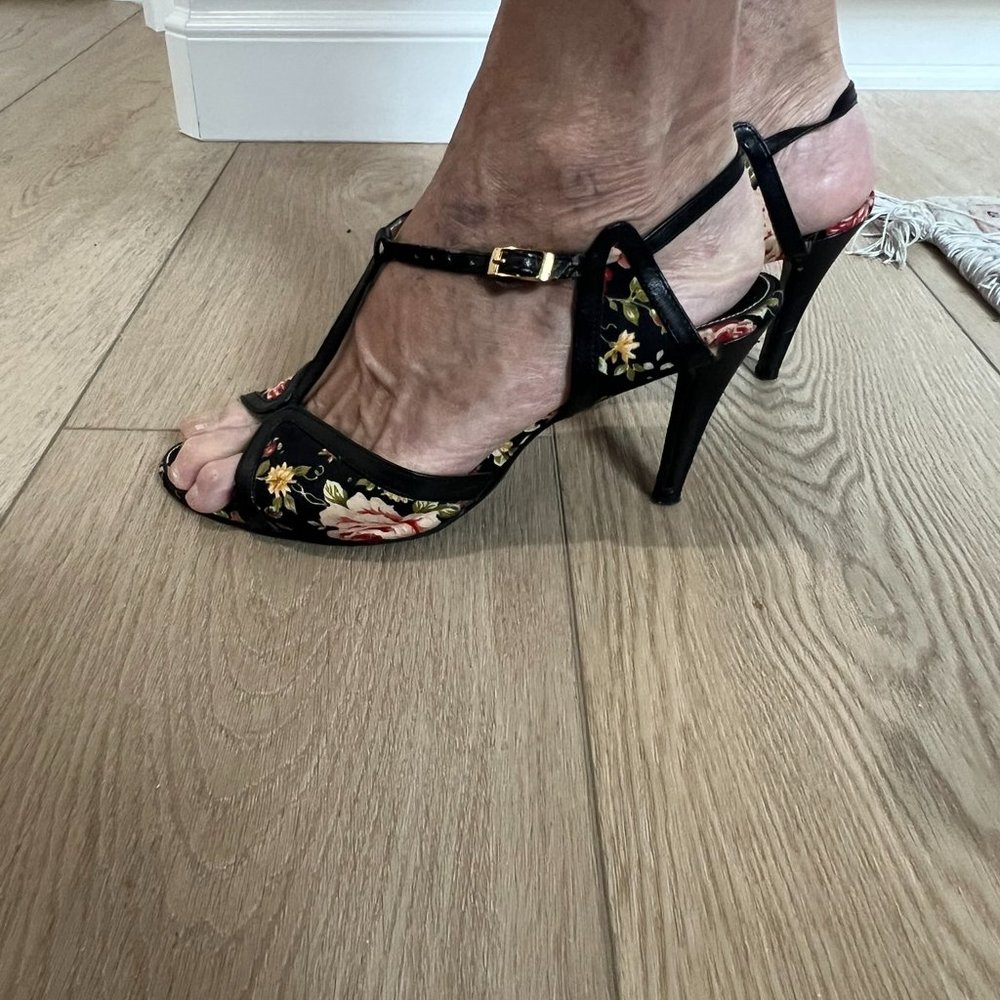 VISS open toe T-strap vintage floral kitten heels - Picture 3 of 14